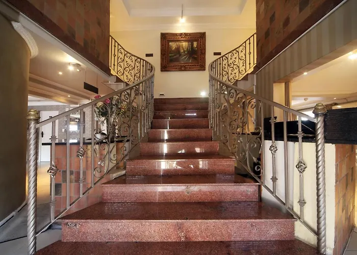 Savoy Lodge Cape Town